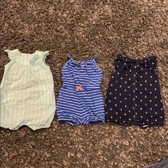 6 Carter's Rompers bundle - Picture 4 of 5